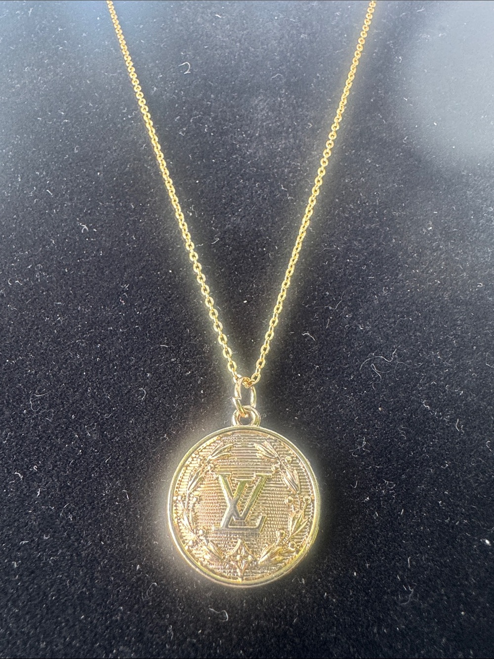 Necklace,  Gold tone  Pendant